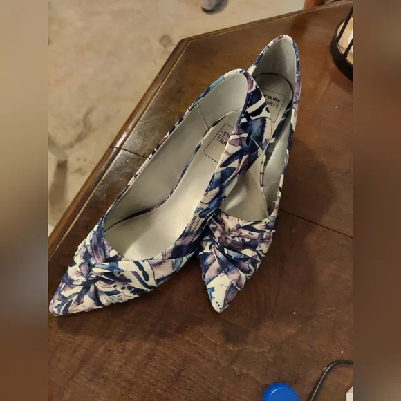 New York Transit Size 8.5 Women's Wrap Front, Floral Heels. Tried on once!! - Picture 2 of 6